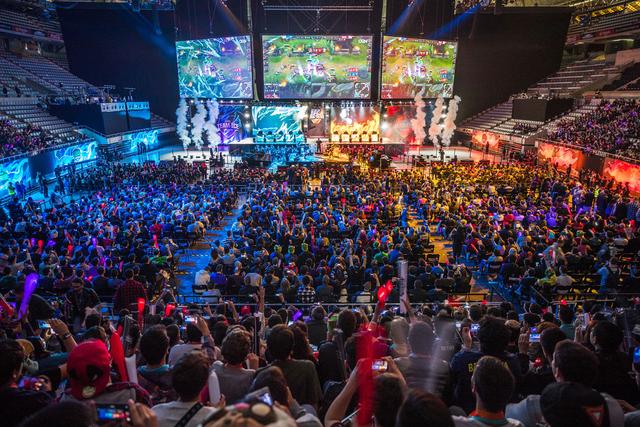 手时曾因中 手时曾因中