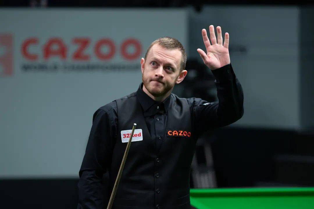 打几分？首次入选法国队，19岁杜埃延续传统在全队面前清唱.